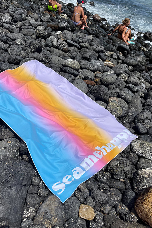 Sea me happy logo beach towel multicolour