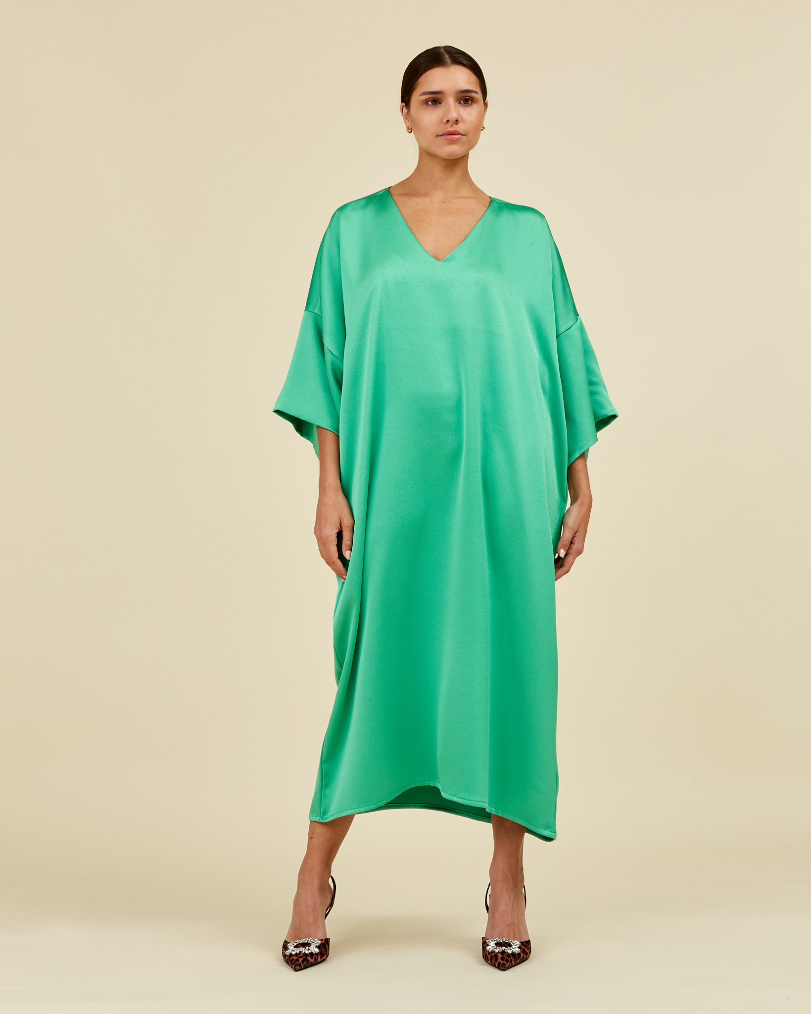 https://www.seamehappy.be/wp-content/uploads/2022/08/Sea-Me-Happy-Paloma-Dress-Long-spearmint-green-front1.jpg