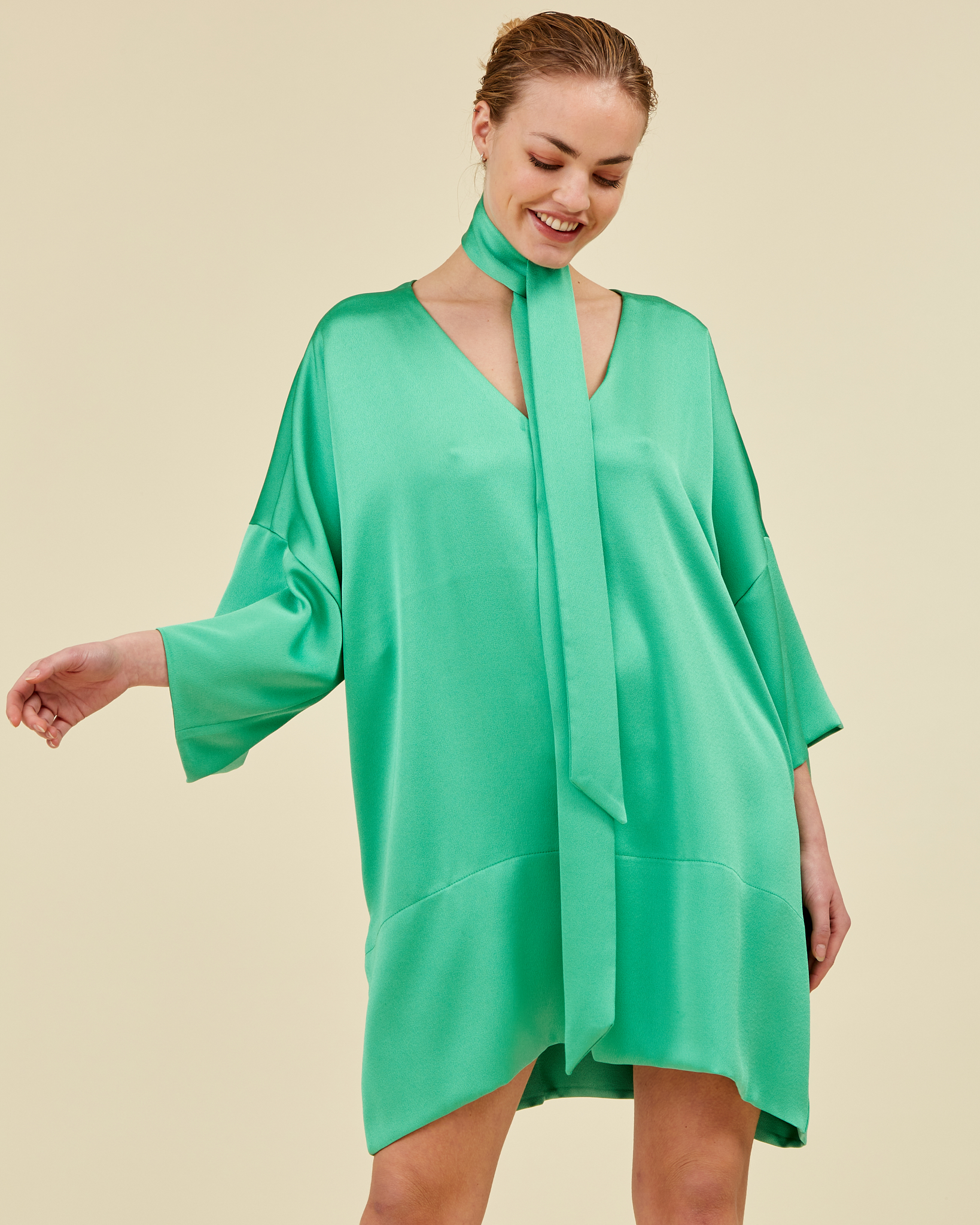 https://www.seamehappy.be/wp-content/uploads/2022/08/Sea-Me-Happy-Paloma-Dress-Mini-spearmint-green-closeup.jpg