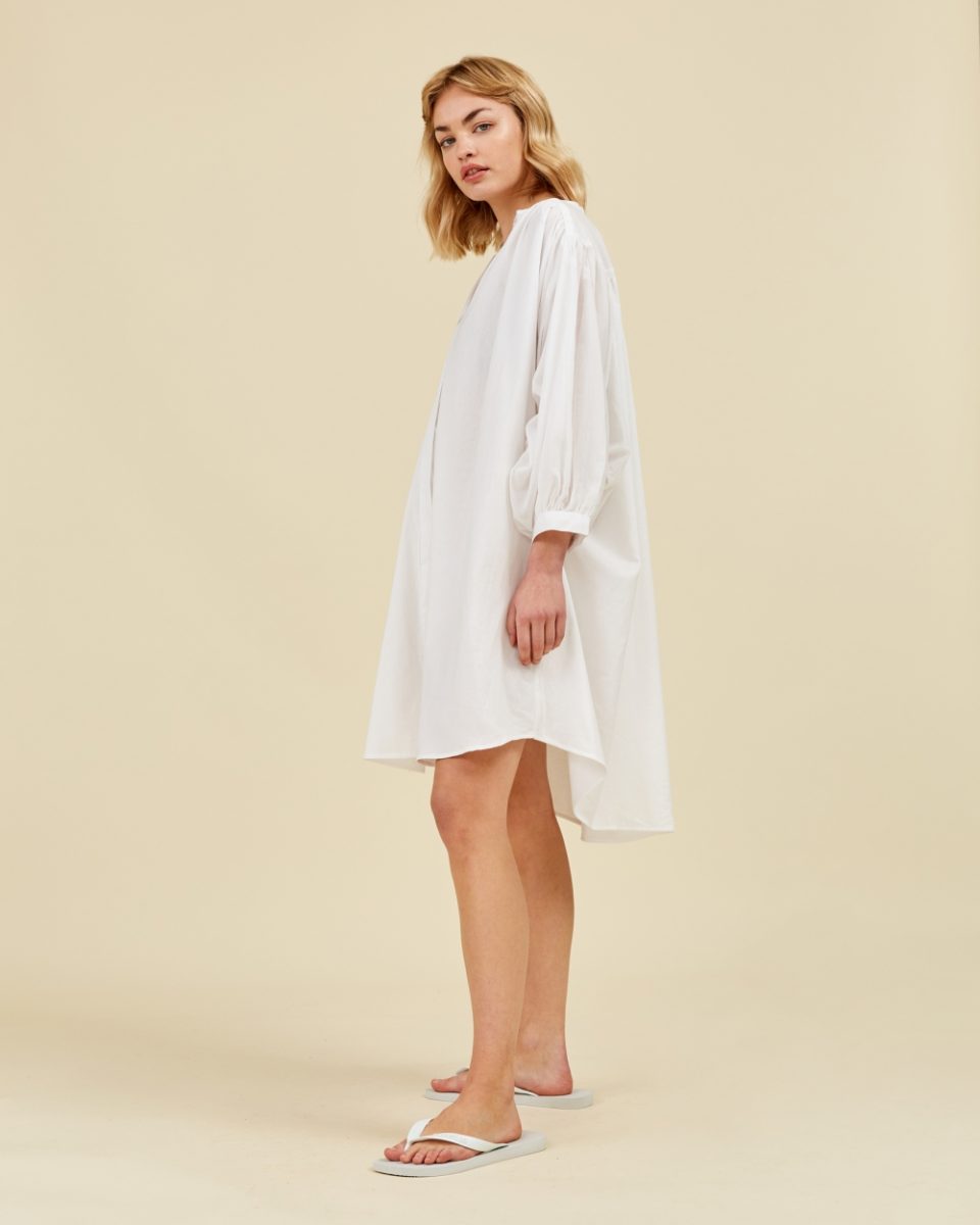 https://www.seamehappy.be/wp-content/uploads/2023/01/Sea-Me-Happy-Balloon-Dress-short-white-side1-960x1200.jpg