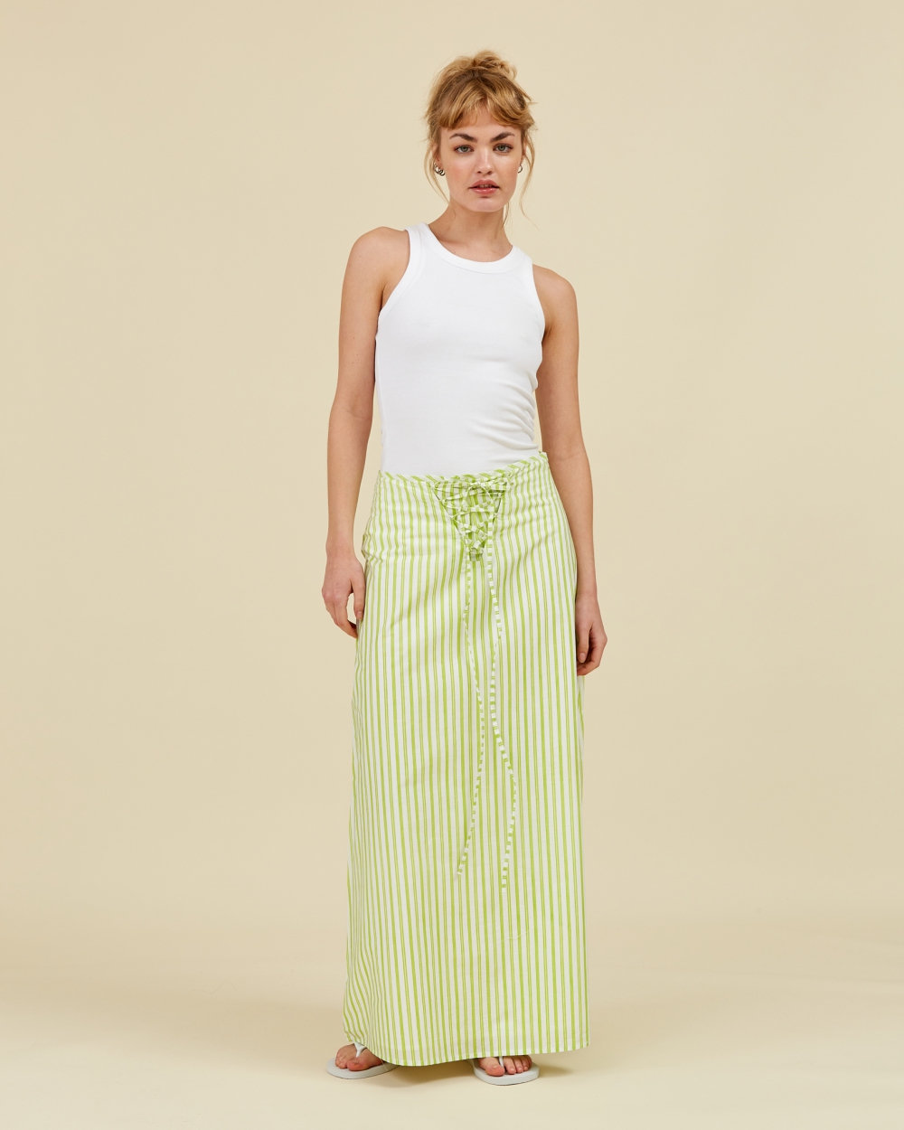 https://www.seamehappy.be/wp-content/uploads/2023/01/Sea-Me-Happy-Beatrice-skirt-poplin-stripes-lime-front1.jpg