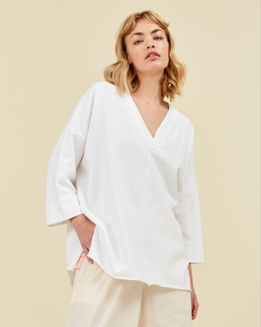 https://www.seamehappy.be/wp-content/uploads/2023/01/Sea-Me-Happy-Divya-Blouse-Jersey-white-front2.jpg