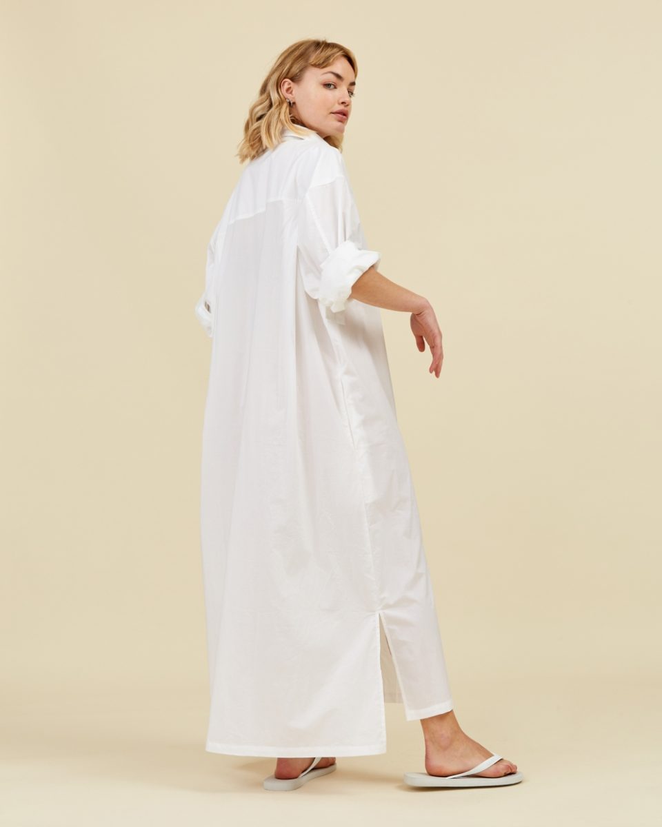 https://www.seamehappy.be/wp-content/uploads/2023/01/Sea-Me-Happy-Geenah-shirt-dress-poplin-uni-white-back1-960x1200.jpg