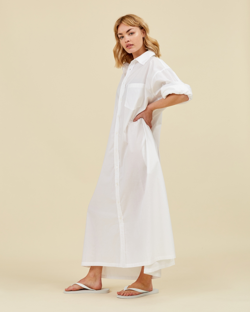 https://www.seamehappy.be/wp-content/uploads/2023/01/Sea-Me-Happy-Geenah-shirt-dress-poplin-uni-white-side2.jpg