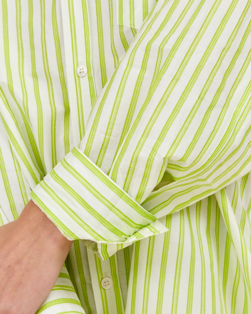 https://www.seamehappy.be/wp-content/uploads/2023/01/Sea-Me-Happy-Geenah-shirt-dress-stripes-lime-closeup.jpg