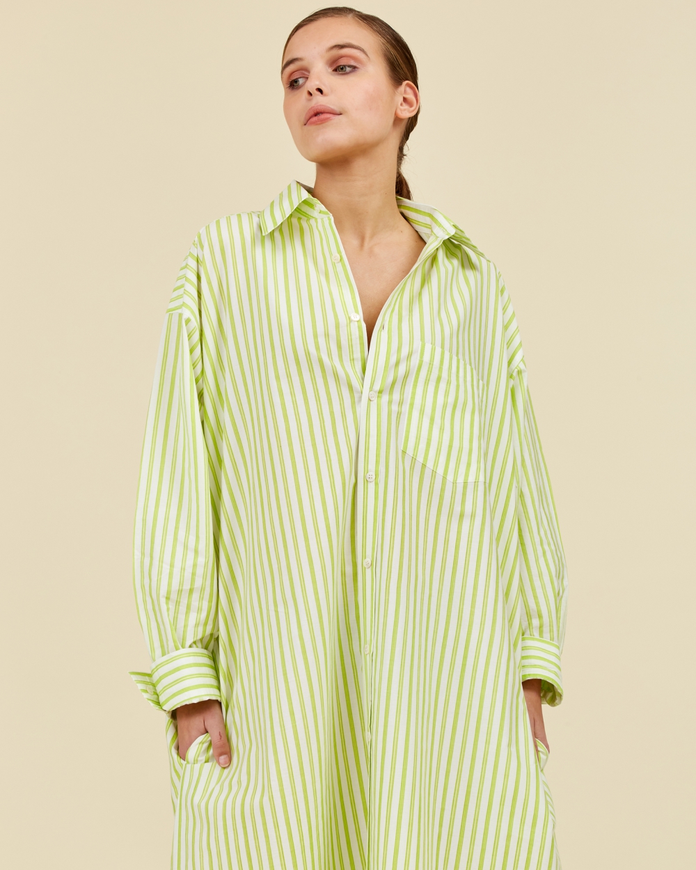 https://www.seamehappy.be/wp-content/uploads/2023/01/Sea-Me-Happy-Geenah-shirt-dress-stripes-lime-front2.jpg