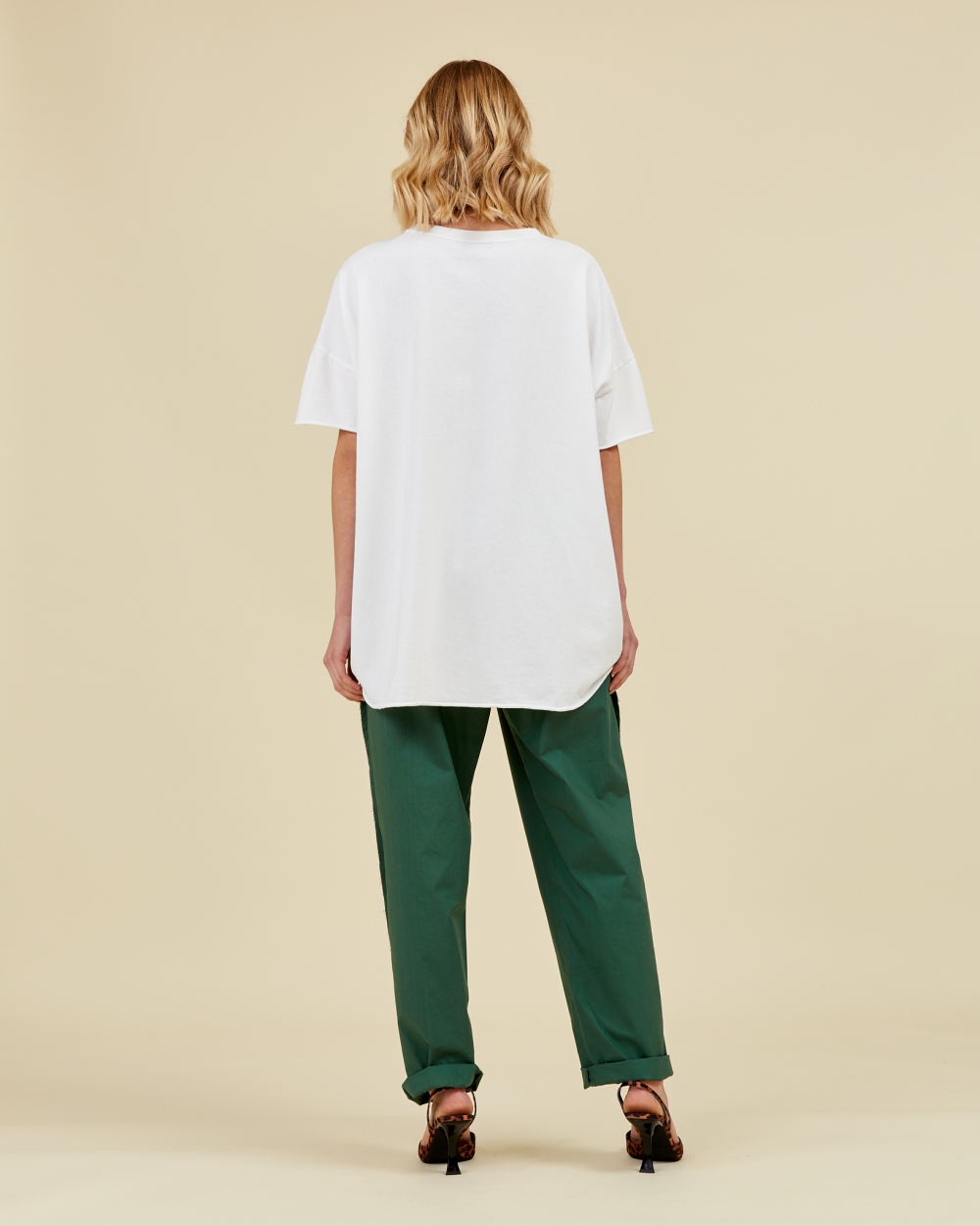 https://www.seamehappy.be/wp-content/uploads/2023/01/Sea-Me-Happy-Gigi-T-shirt-white-back1.jpg