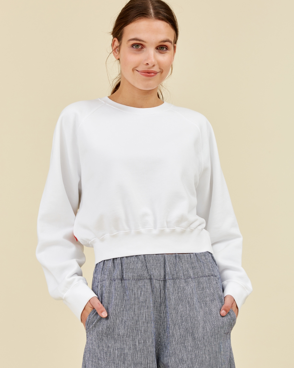 https://www.seamehappy.be/wp-content/uploads/2023/01/Sea-Me-Happy-Mika-Cropped-Sweater-white-front2.jpg