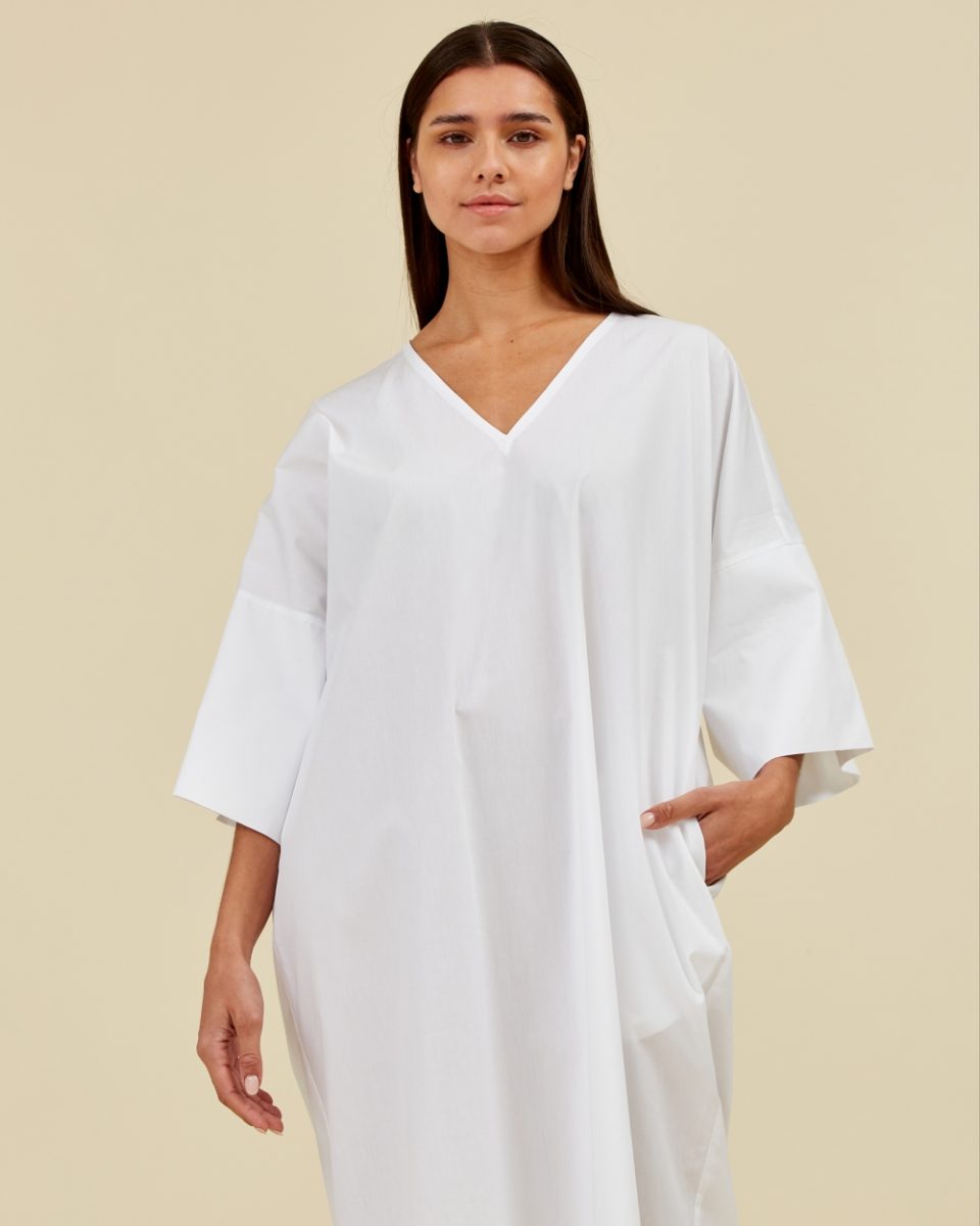 https://www.seamehappy.be/wp-content/uploads/2023/01/Sea-Me-Happy-Paloma-Dress-Poplin-white-closeup-960x1200.jpg