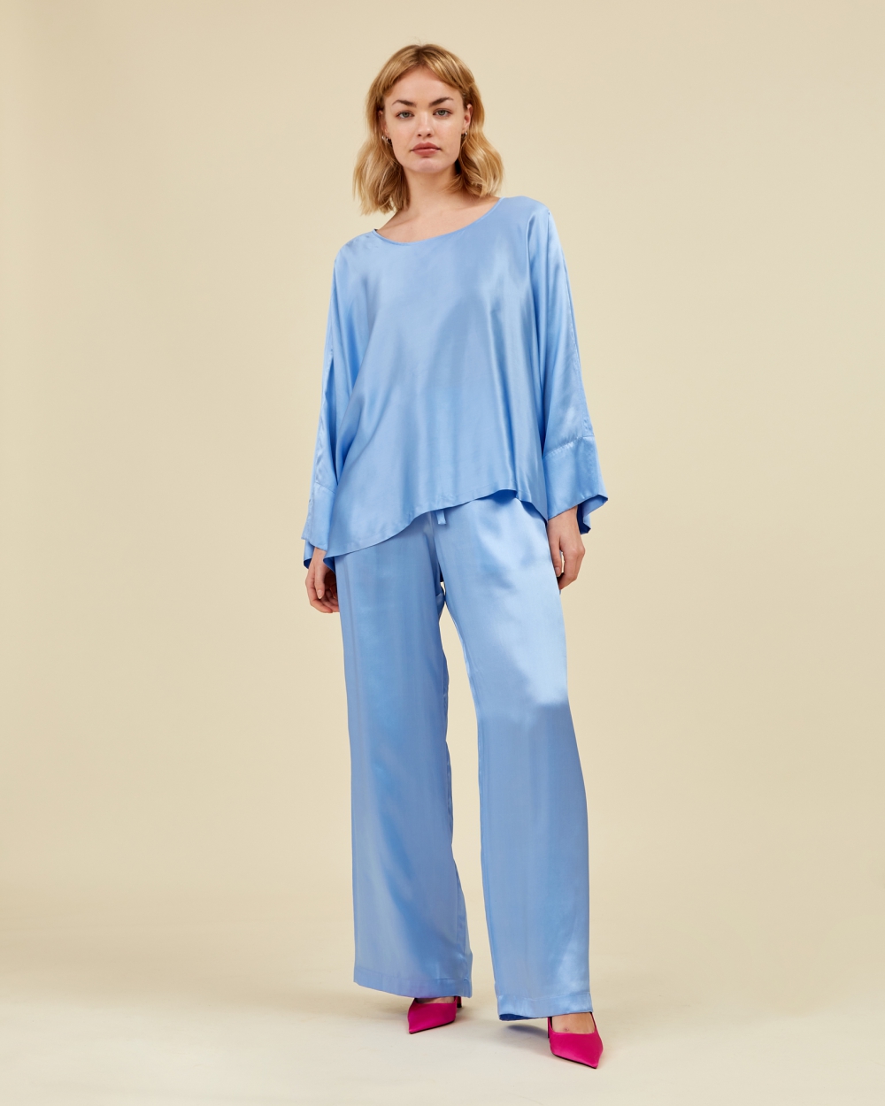 https://www.seamehappy.be/wp-content/uploads/2023/01/Sea-Me-Happy-Soraya-Top-Silk-sky-blue-front1.jpg