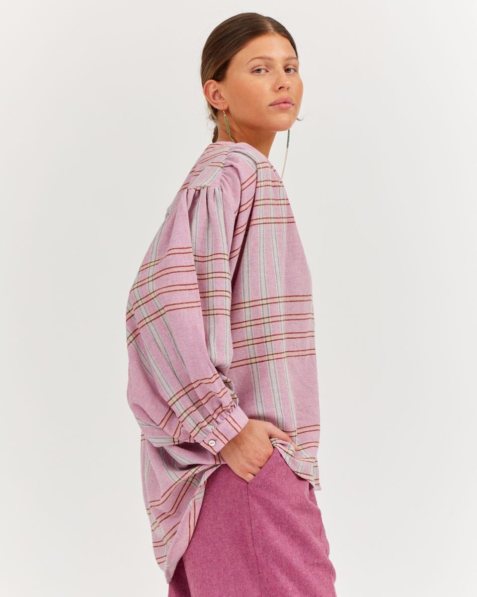 https://www.seamehappy.be/wp-content/uploads/2023/07/Sea-Me-Happy-Balloon-Blouse-Soft-Wool-Checked-Pink-back2-960x1200.jpg