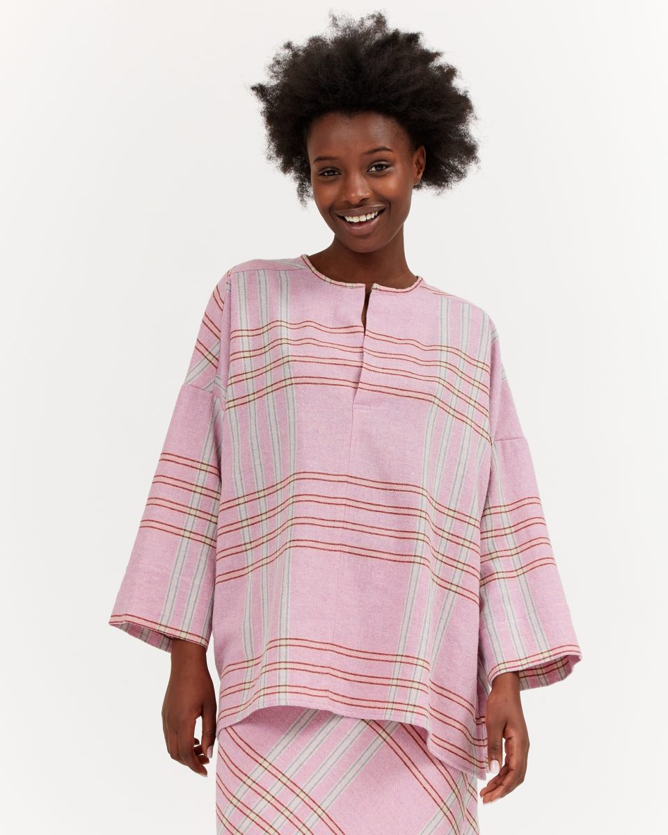 https://www.seamehappy.be/wp-content/uploads/2023/07/Sea-Me-Happy-Charlene-Top-Soft-Wool-Checked-pink-front3-960x1200.jpg