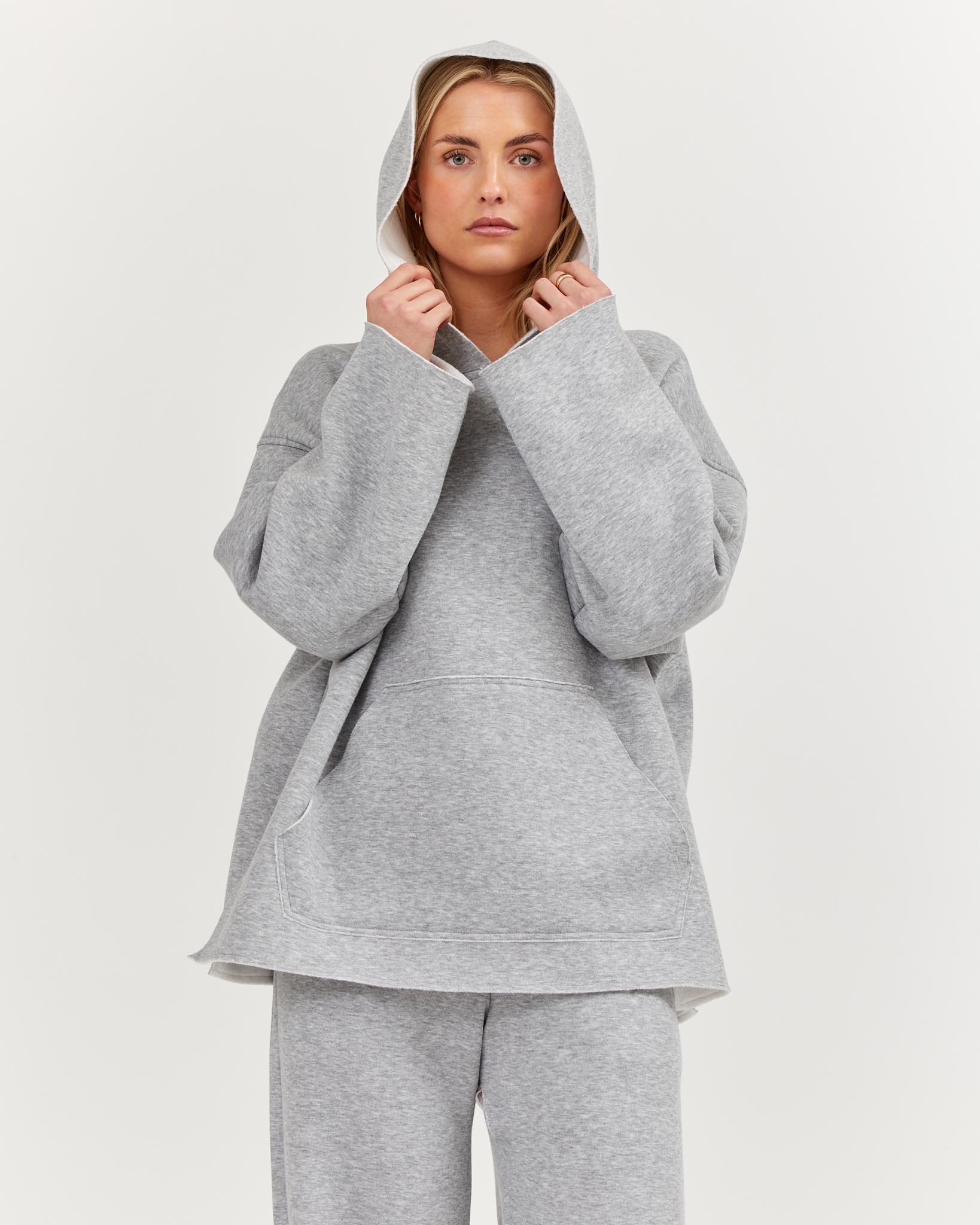 https://www.seamehappy.be/wp-content/uploads/2023/07/Sea-Me-Happy-Homer-Hoodie-Jogging-Grey-closeup.jpg