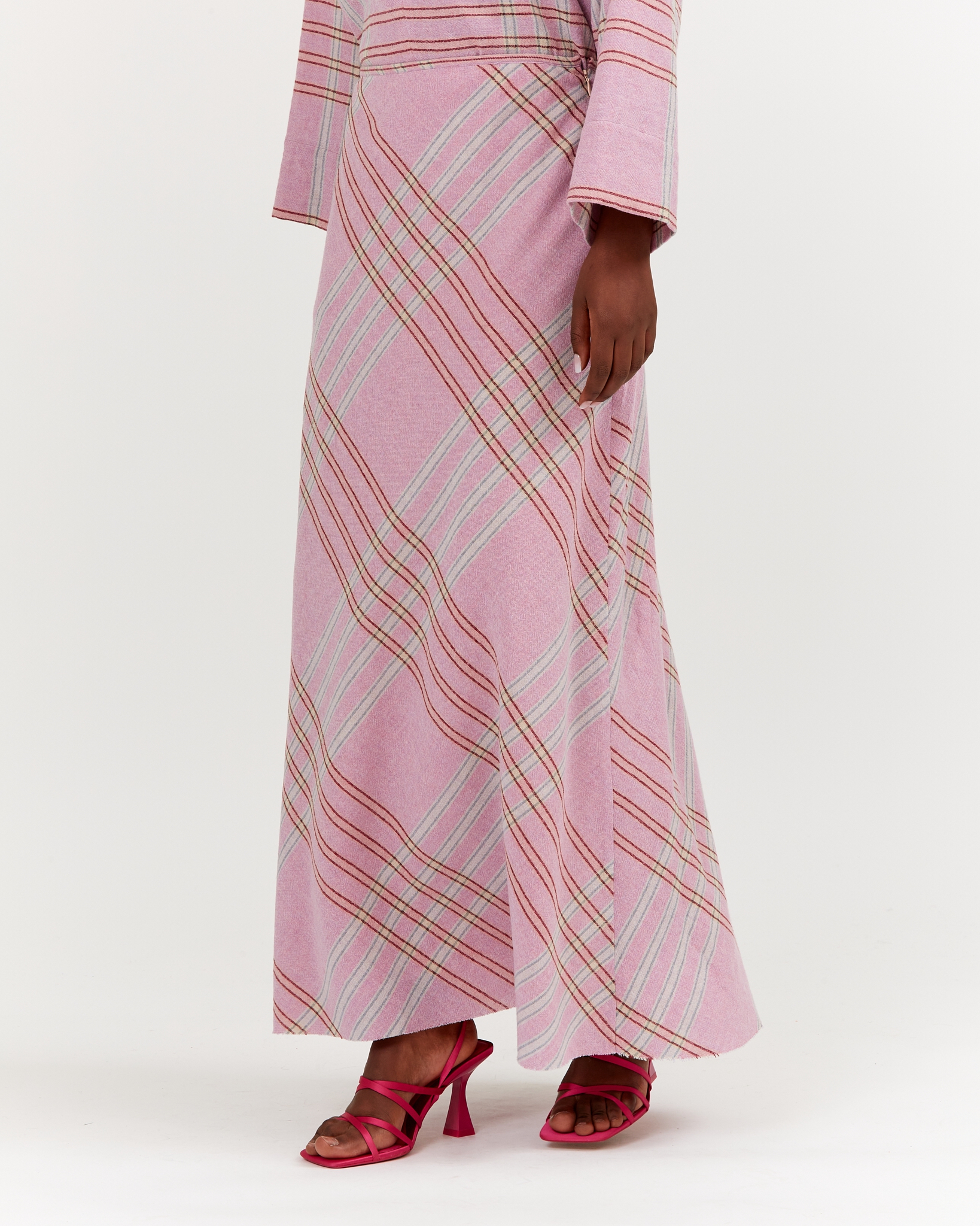 https://www.seamehappy.be/wp-content/uploads/2023/07/Sea-Me-Happy-June-Skirt-Soft-Wool-Checked-pink-closeup.jpg