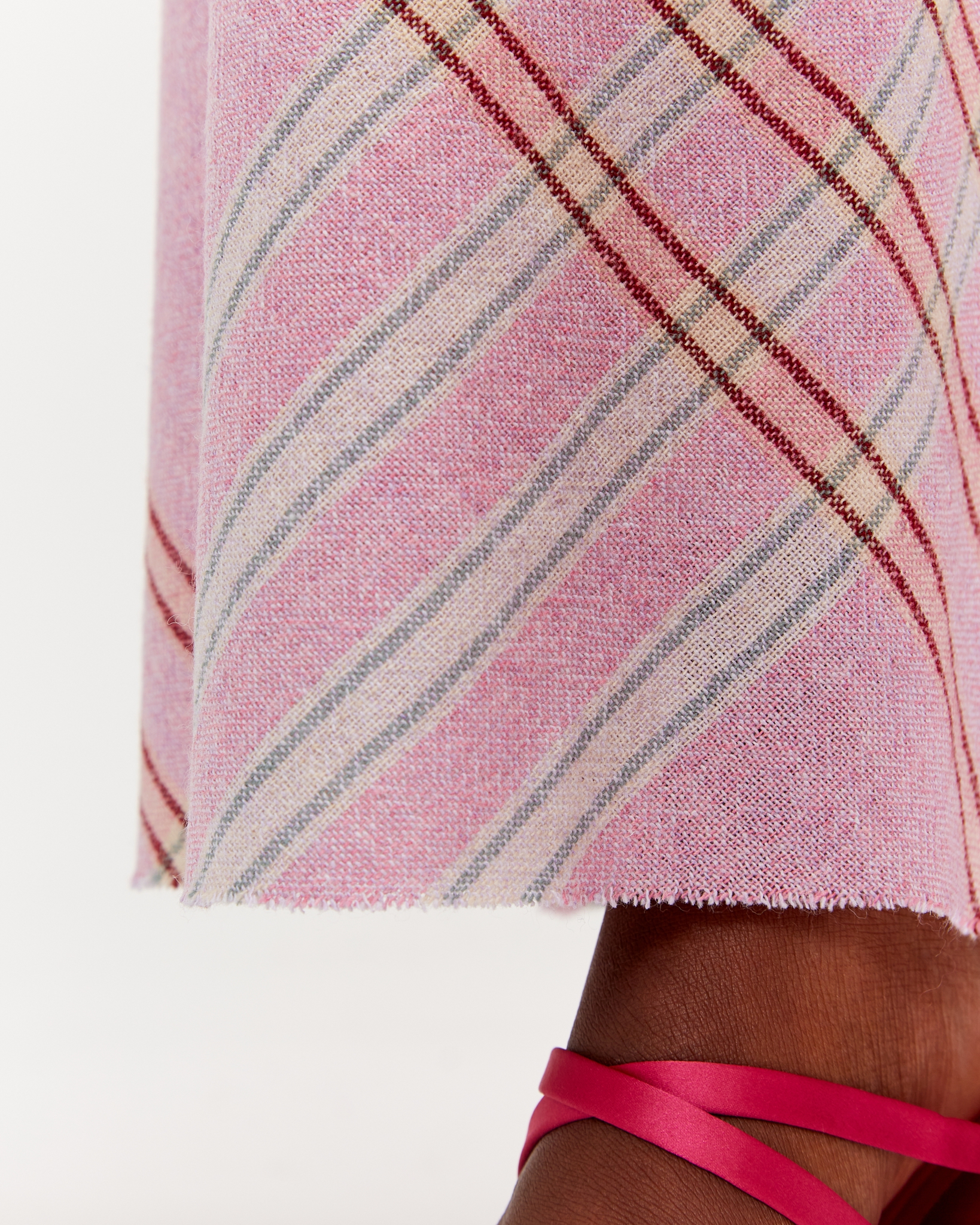 https://www.seamehappy.be/wp-content/uploads/2023/07/Sea-Me-Happy-June-Skirt-Soft-Wool-Checked-pink-closeup2.jpg