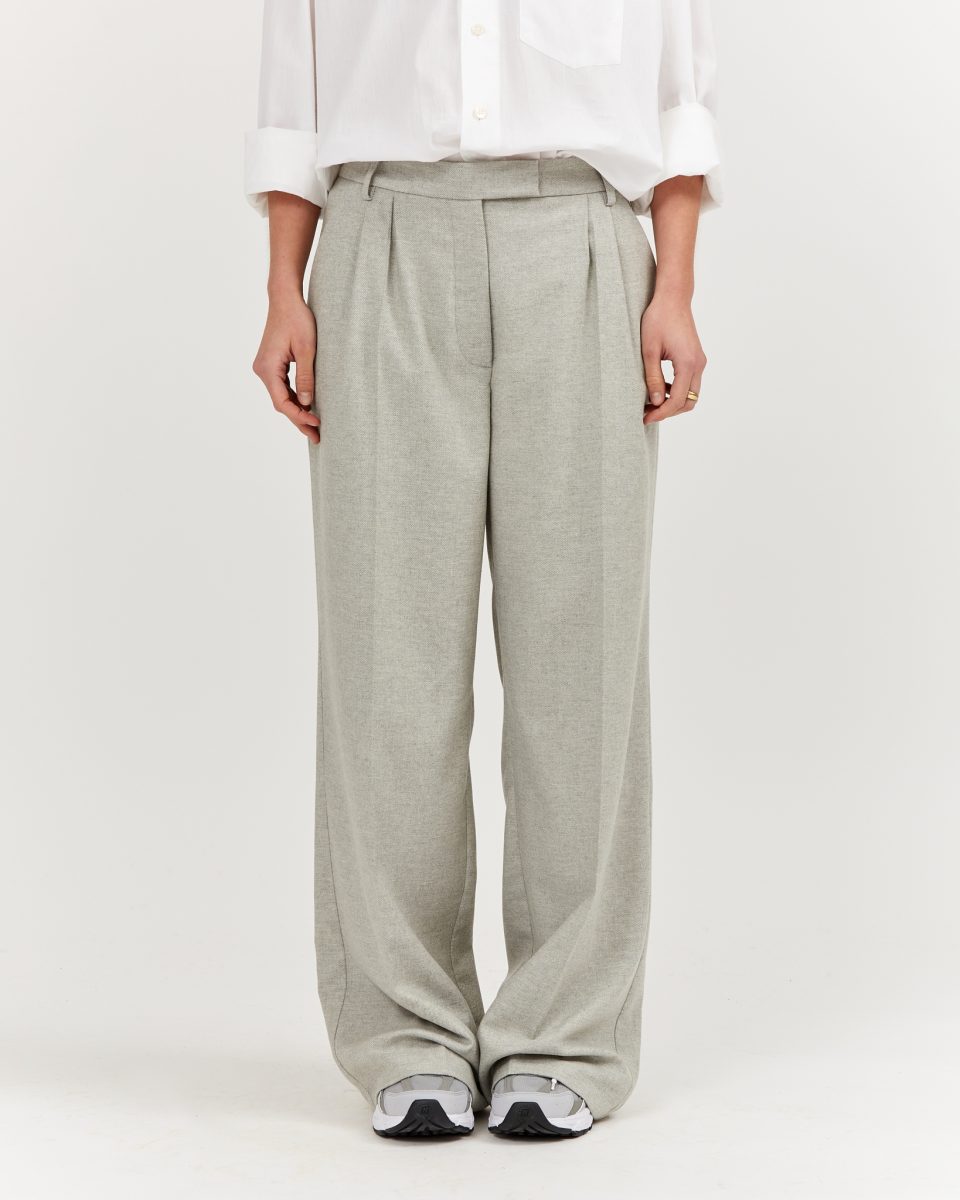 https://www.seamehappy.be/wp-content/uploads/2023/07/Sea-Me-Happy-Marly-Pants-Wool-Grey-front2-960x1200.jpg