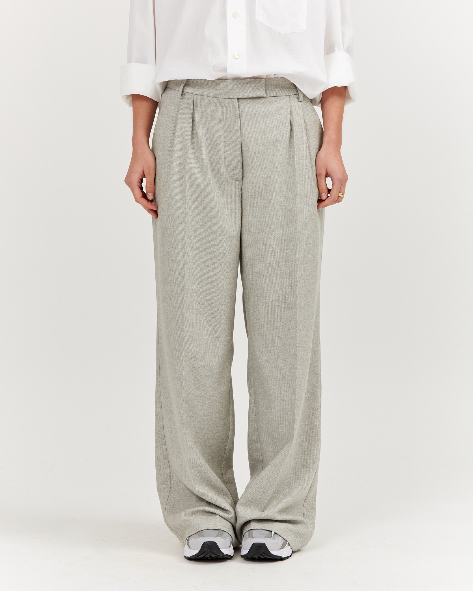 https://www.seamehappy.be/wp-content/uploads/2023/07/Sea-Me-Happy-Marly-Pants-Wool-Grey-front2.jpg