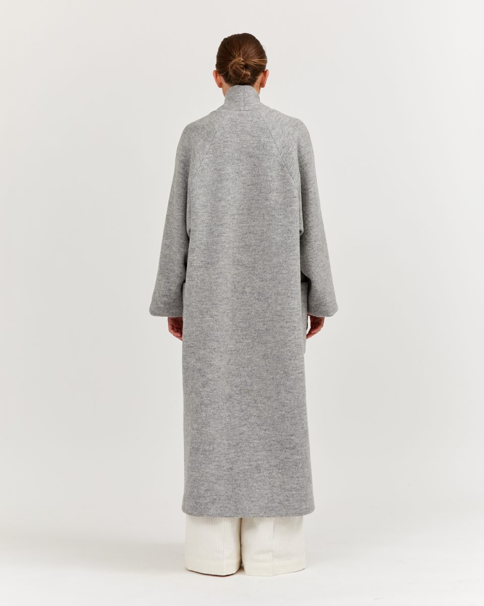 https://www.seamehappy.be/wp-content/uploads/2023/07/Sea-Me-Happy-Penny-Coat-Light-Grey-back1-960x1200.jpg