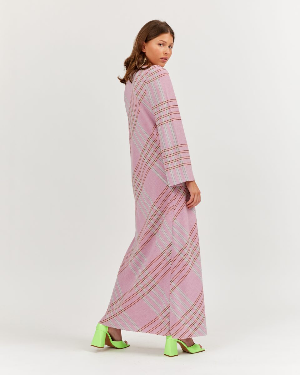 https://www.seamehappy.be/wp-content/uploads/2023/07/Sea-Me-Happy-Pippa-Dress-Soft-Wool-Checked-pink-back1-960x1200.jpg