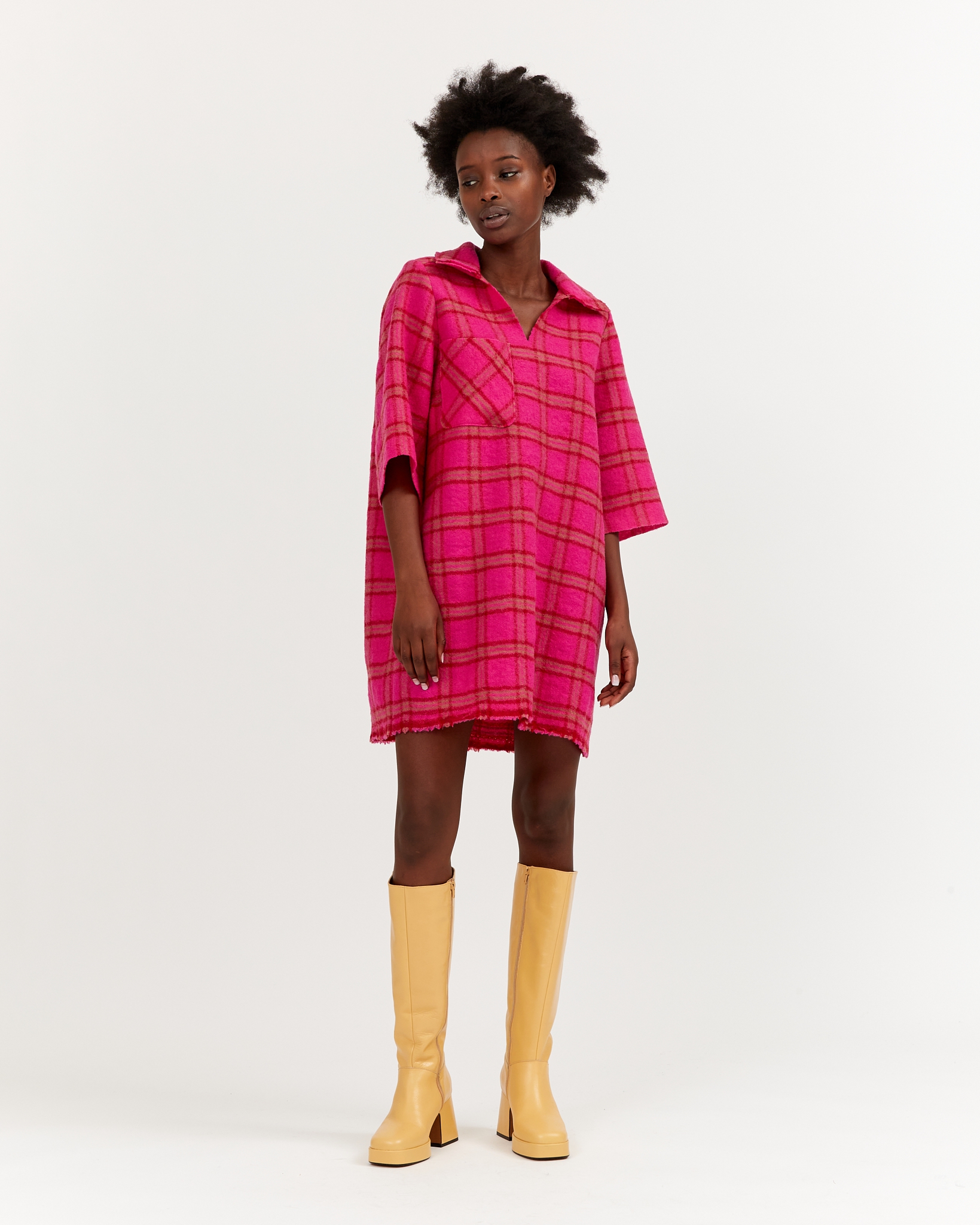 https://www.seamehappy.be/wp-content/uploads/2023/07/Sea-Me-Happy-Raffa-Dress-Mini-Boiled-Wool-Plaid-Pink-Fuchsia-front1.jpg