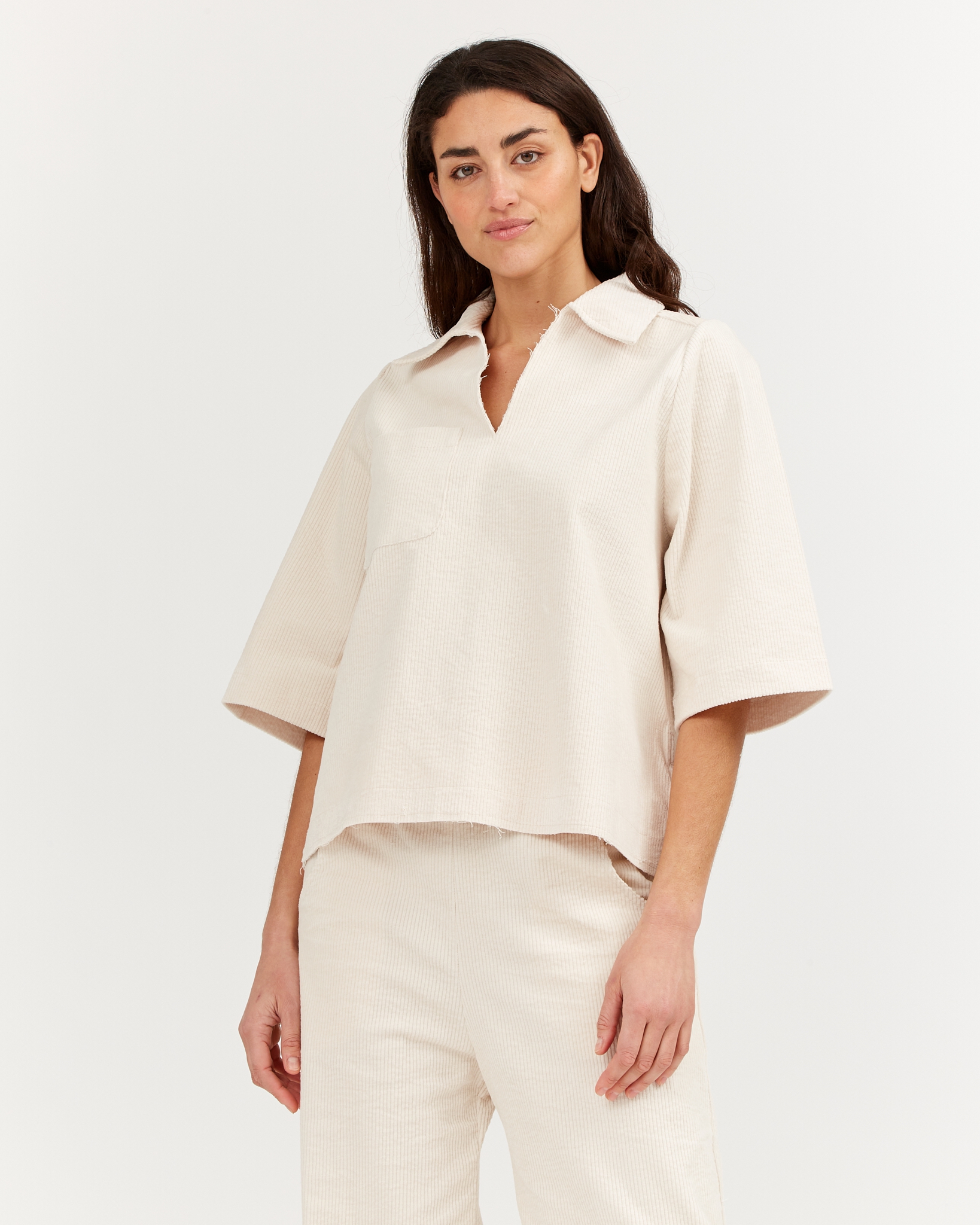 https://www.seamehappy.be/wp-content/uploads/2023/07/Sea-Me-Happy-Ralph-Top-Polo-70s-Oat-front2.jpg