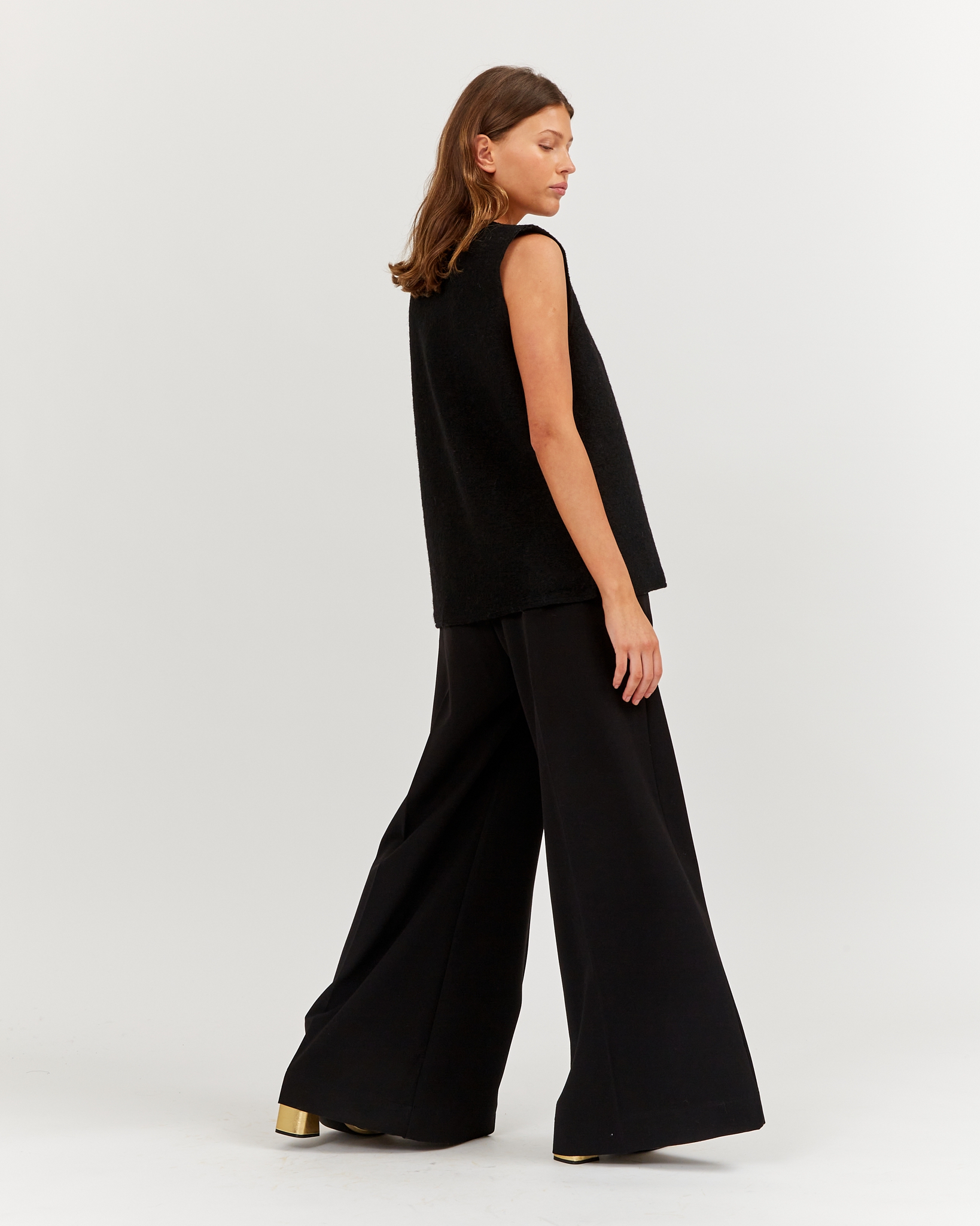 https://www.seamehappy.be/wp-content/uploads/2023/07/Sea-Me-Happy-Super-Woody-Casual-black-side1.jpg