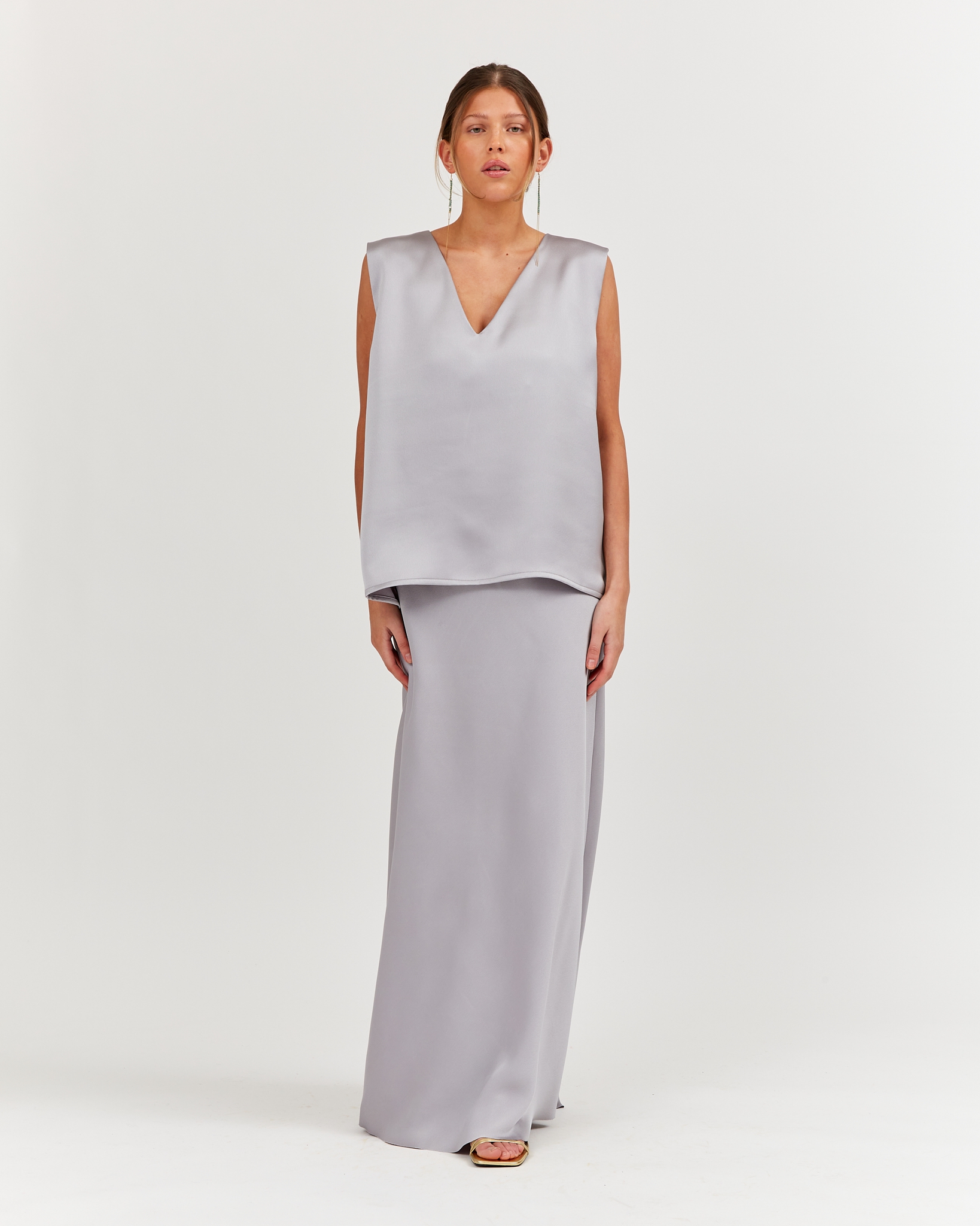https://www.seamehappy.be/wp-content/uploads/2023/07/Sea-Me-Happy-Voo-Top-Satin-silver-grey-front1.jpg