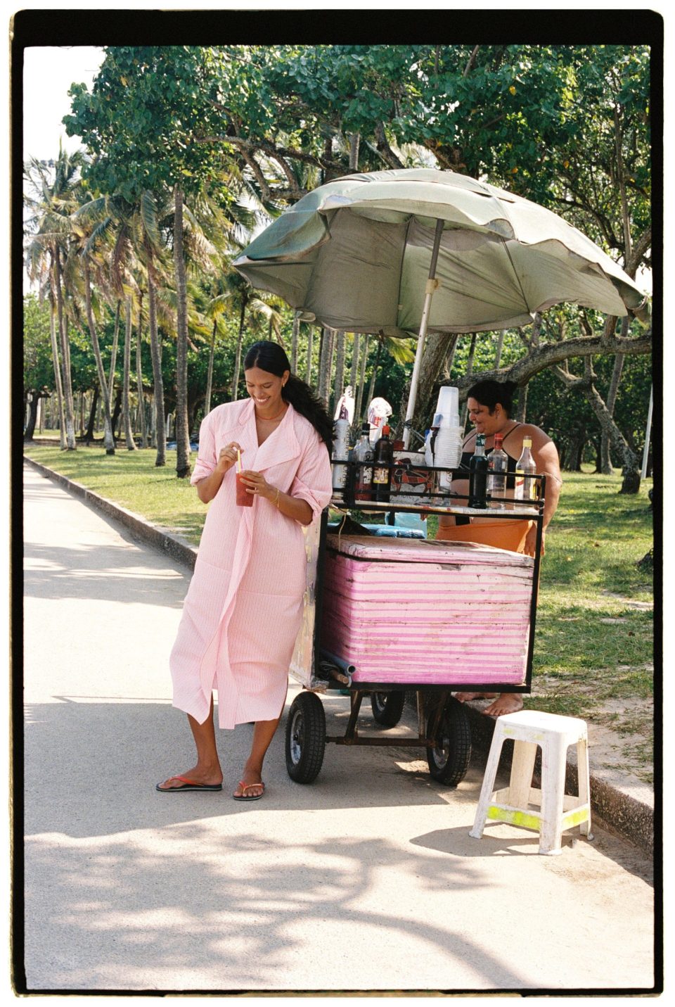https://www.seamehappy.be/wp-content/uploads/2024/02/Sea-Me-Happy-Campaign-Penelope-Dress-Woven-Striped2-scaled-960x1431.jpg