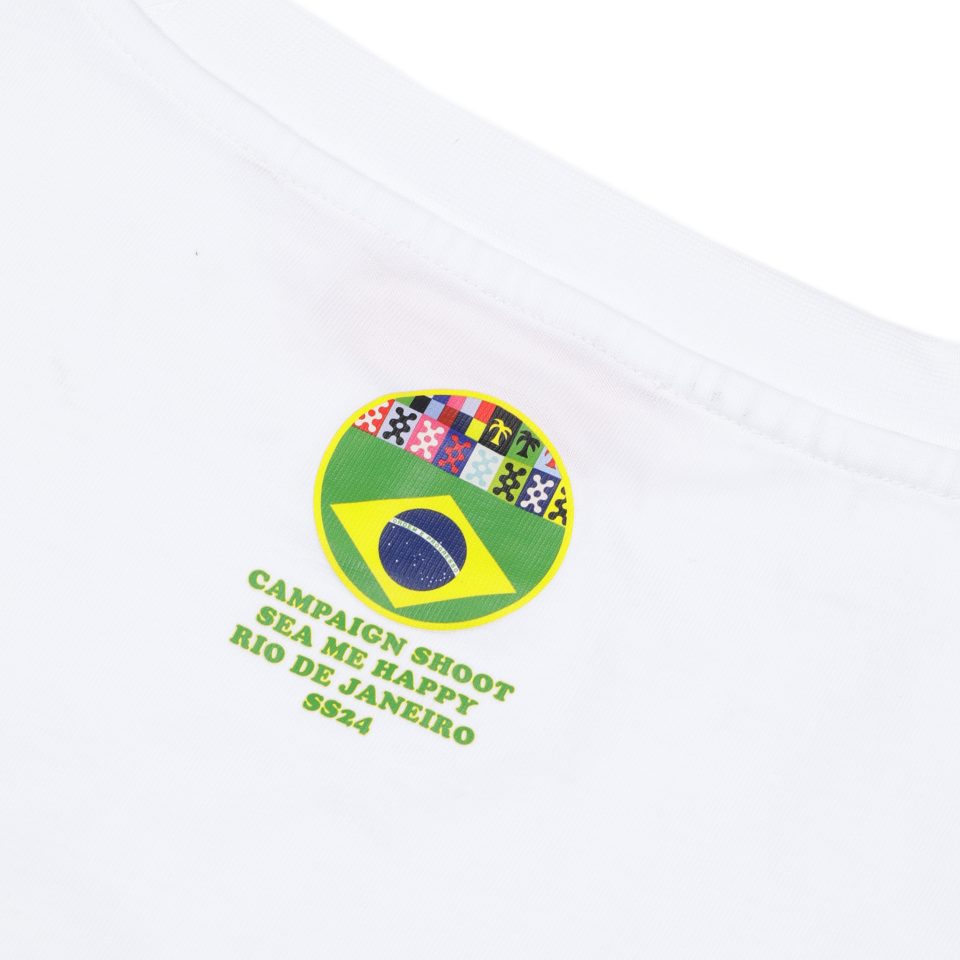 https://www.seamehappy.be/wp-content/uploads/2024/02/Sea-Me-Happy-Campaign-T-shirt-I-Love-Brazil-detail-back-960x960.jpg