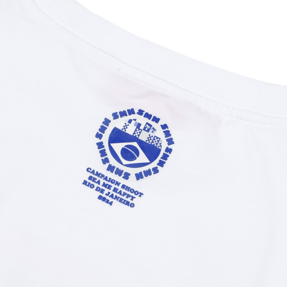 https://www.seamehappy.be/wp-content/uploads/2024/02/Sea-Me-Happy-Campaign-T-shirt-Janeiro-detail-back-960x960.jpg