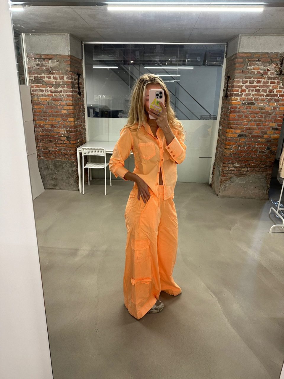 https://www.seamehappy.be/wp-content/uploads/2024/02/Sea-Me-Happy-Cassie-Shirt-neon-orange-Carlos-Pants-neon-orange-rotated-960x1280.jpg