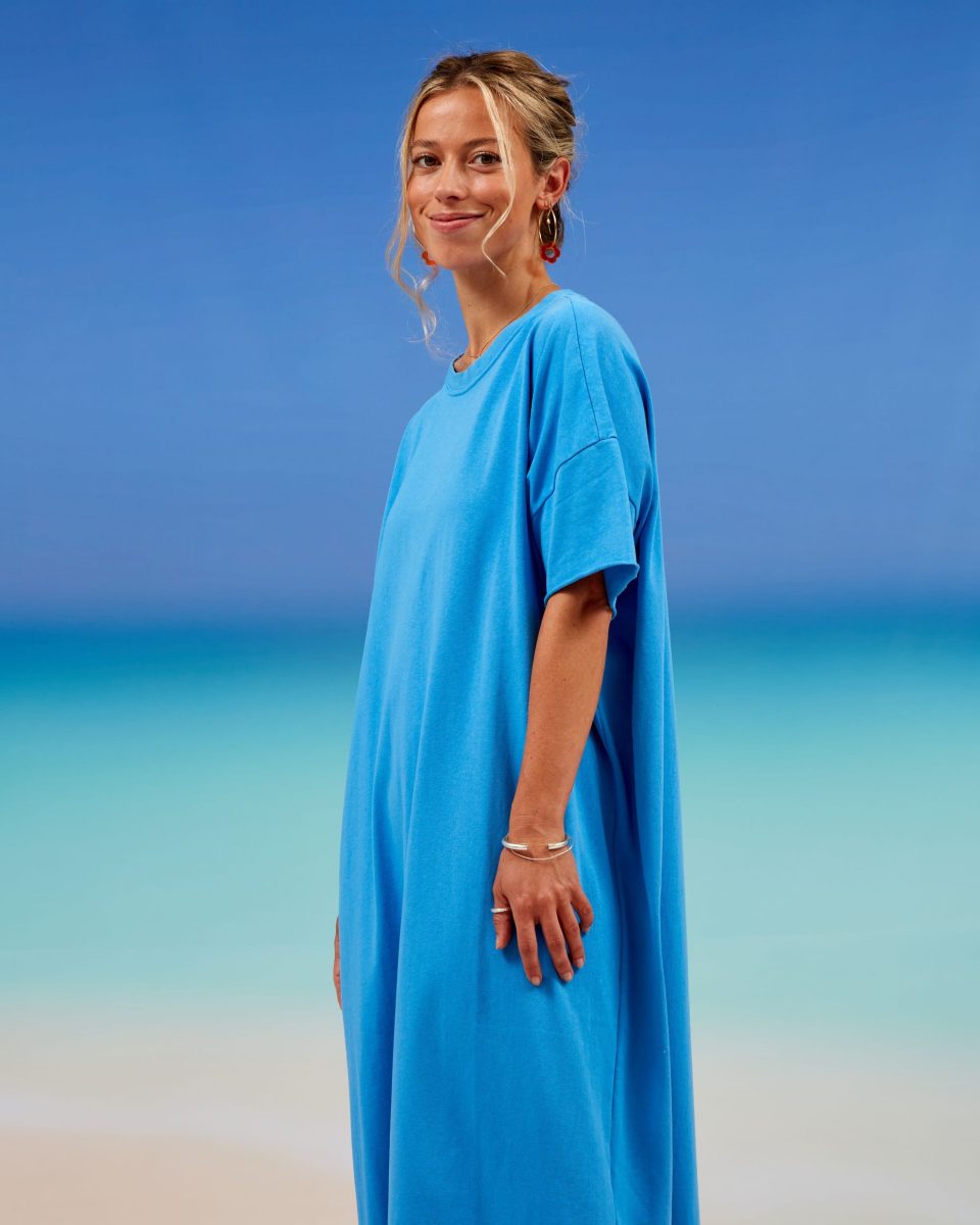 https://www.seamehappy.be/wp-content/uploads/2024/02/Sea-Me-Happy-Gigi-Dress-neon-blue-side2-960x1200.jpg