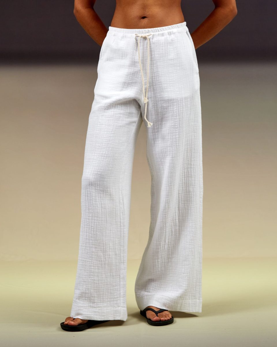 https://www.seamehappy.be/wp-content/uploads/2024/02/Sea-Me-Happy-Riley-Pants-Bamboo-white-front1-960x1200.jpg