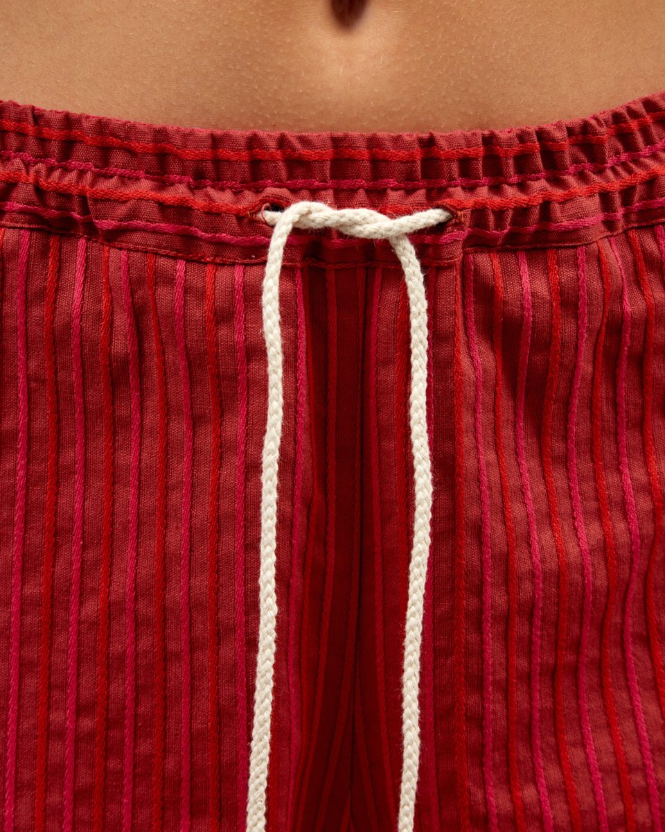 https://www.seamehappy.be/wp-content/uploads/2024/02/Sea-Me-Happy-Riley-Pants-Woven-Stripes-red-pink-stripes-closeup2-960x1200.jpg