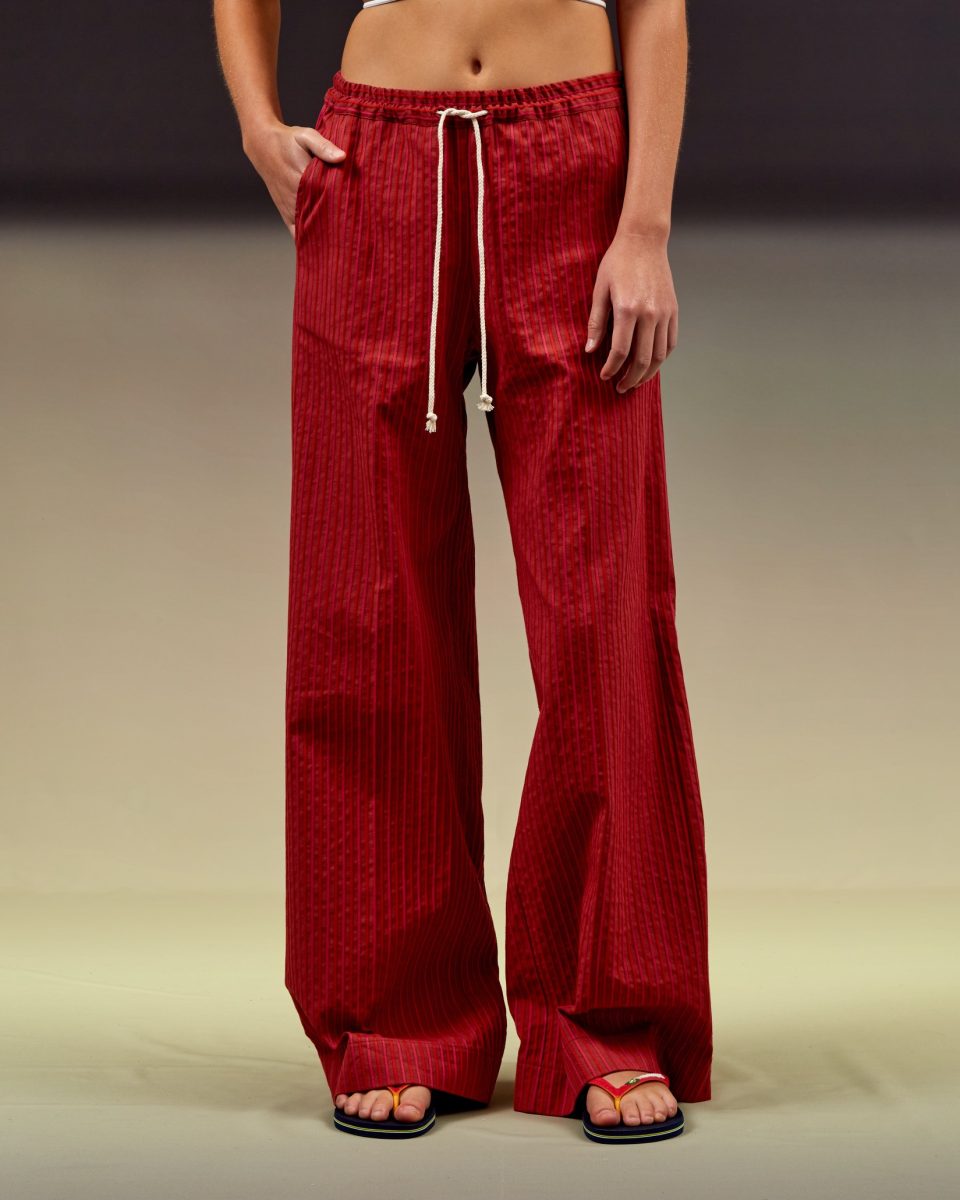 https://www.seamehappy.be/wp-content/uploads/2024/02/Sea-Me-Happy-Riley-Pants-Woven-Stripes-red-pink-stripes-front1-960x1200.jpg