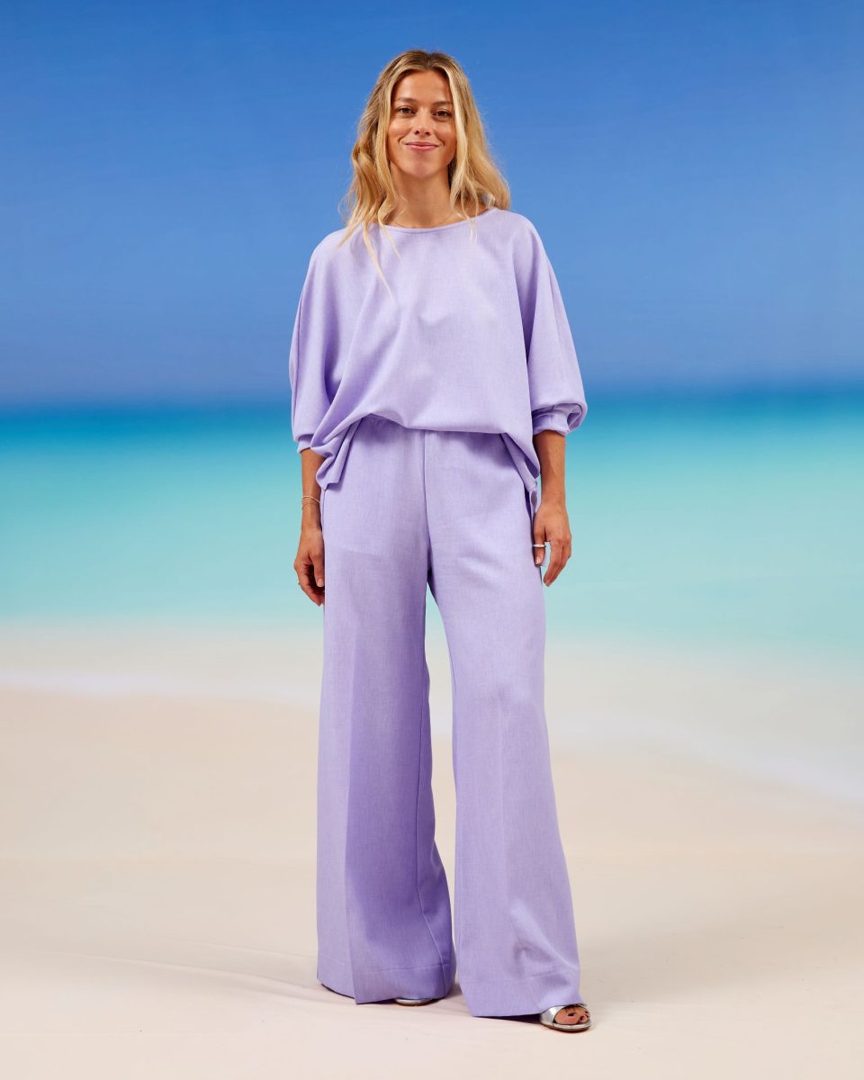 https://www.seamehappy.be/wp-content/uploads/2024/02/Sea-Me-Happy-Soba-Top-Summer-Lush-Super-Woody-Pants-Summer-Lush-lavender-front-960x1200.jpg