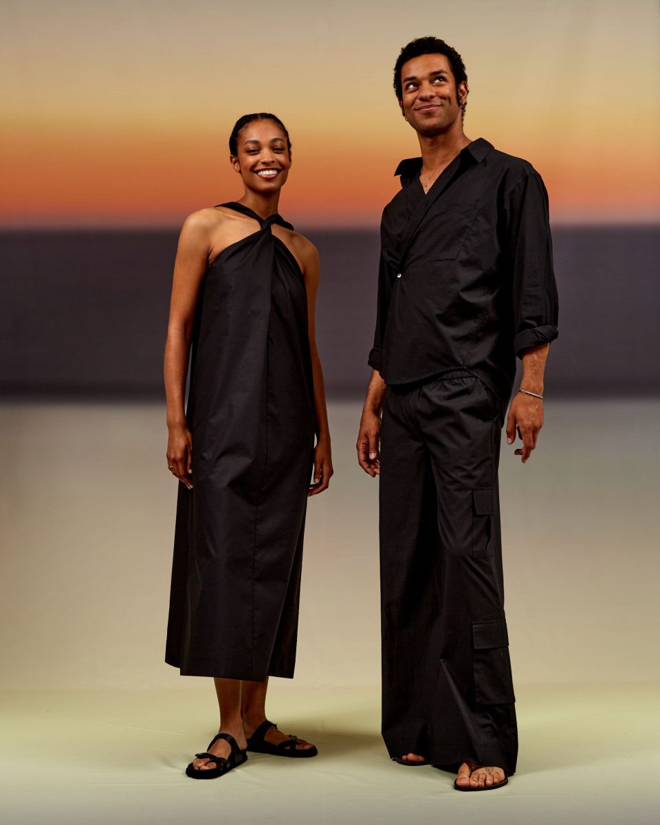 https://www.seamehappy.be/wp-content/uploads/2024/02/Sea-Me-Happy-Tonga-Dress-Poplin-black-Diaz-Shirt-black-duo1-960x1200.jpg