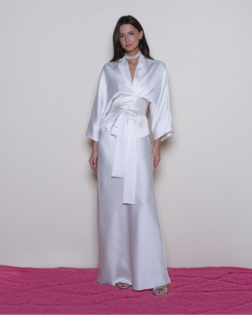 https://www.seamehappy.be/wp-content/uploads/2024/11/Sea-Me-Happy-Alaya-Top-Satin-Jude-Skirt-Satin-off-white-front2.jpg