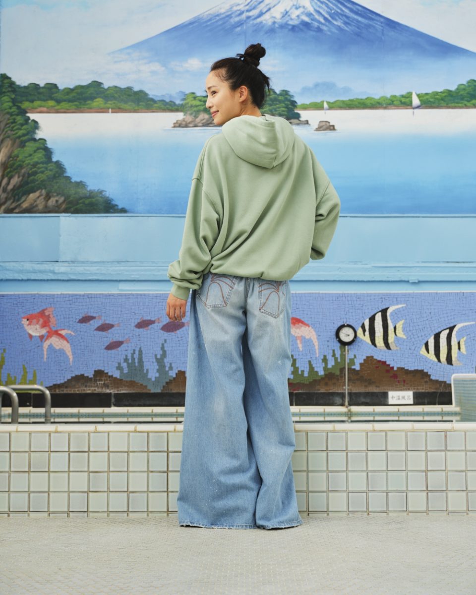 https://www.seamehappy.be/wp-content/uploads/2025/01/Sea-Me-Happy-Hunter-Hoodie-sage-green-Super-Woody-Destressed-back-960x1200.jpg