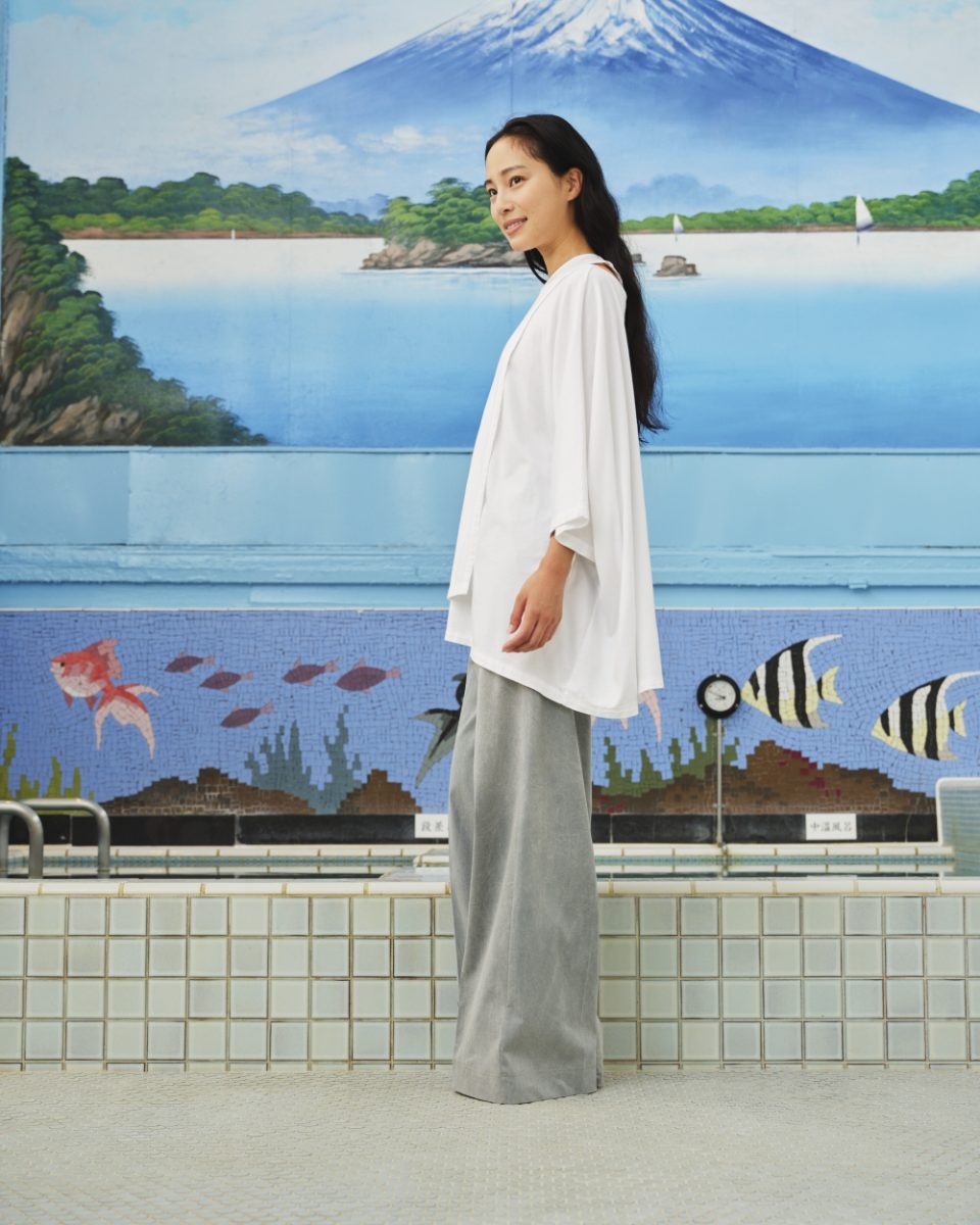 https://www.seamehappy.be/wp-content/uploads/2025/01/Sea-Me-Happy-Kai-Shirt-Uni-white-side-960x1200.jpg