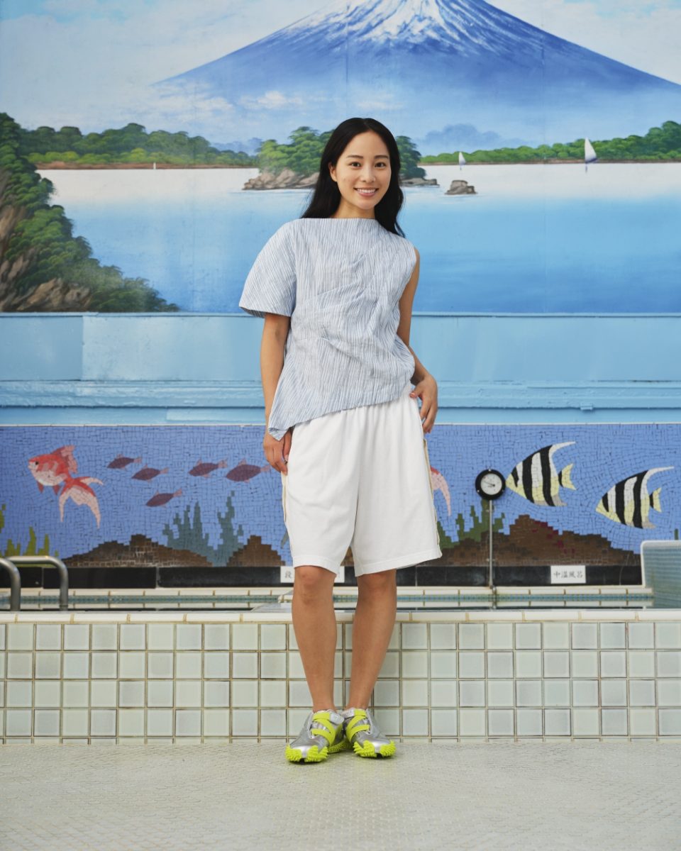 https://www.seamehappy.be/wp-content/uploads/2025/01/Sea-Me-Happy-Mia-Top-Japanese-Striped-blue-Peyton-Shorts-white-front-960x1200.jpg