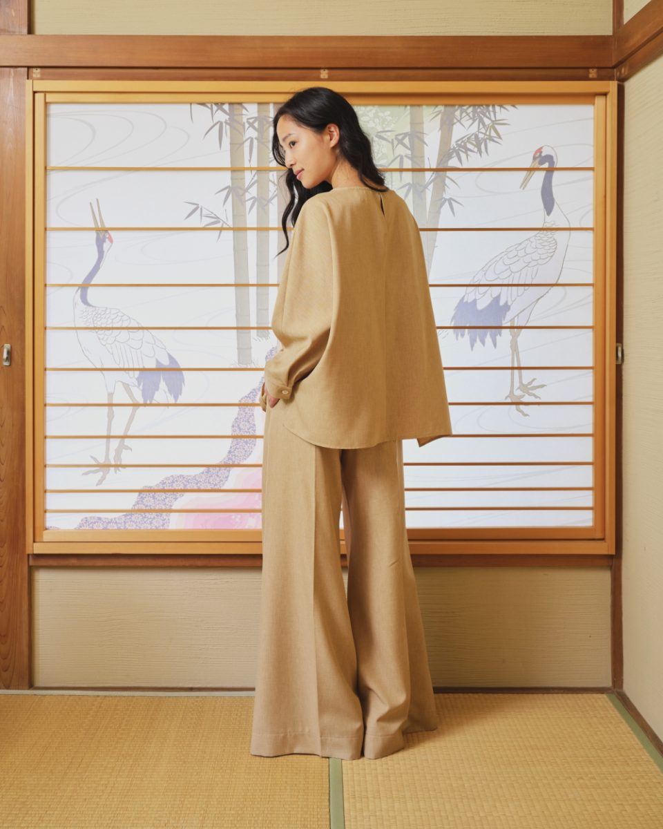 https://www.seamehappy.be/wp-content/uploads/2025/01/Sea-Me-Happy-Soba-Top-Summer-Lush-sand-Super-Woody-Summer-Lush-sand-back-960x1200.jpg