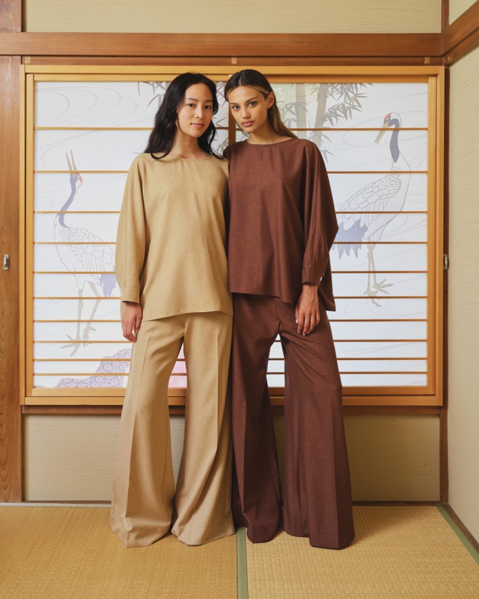 https://www.seamehappy.be/wp-content/uploads/2025/01/Sea-Me-Happy-Soba-Top-Summer-Lush-sand-Super-Woody-Summer-Lush-sand-cacao-duo-960x1200.jpg