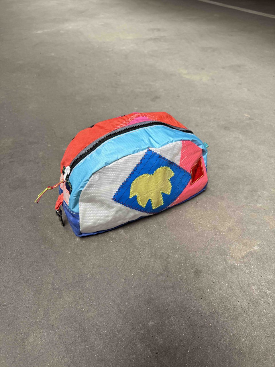 https://www.seamehappy.be/wp-content/uploads/2025/06/Sea-me-happy-toilet-bag-201-8526-960x1280.jpg