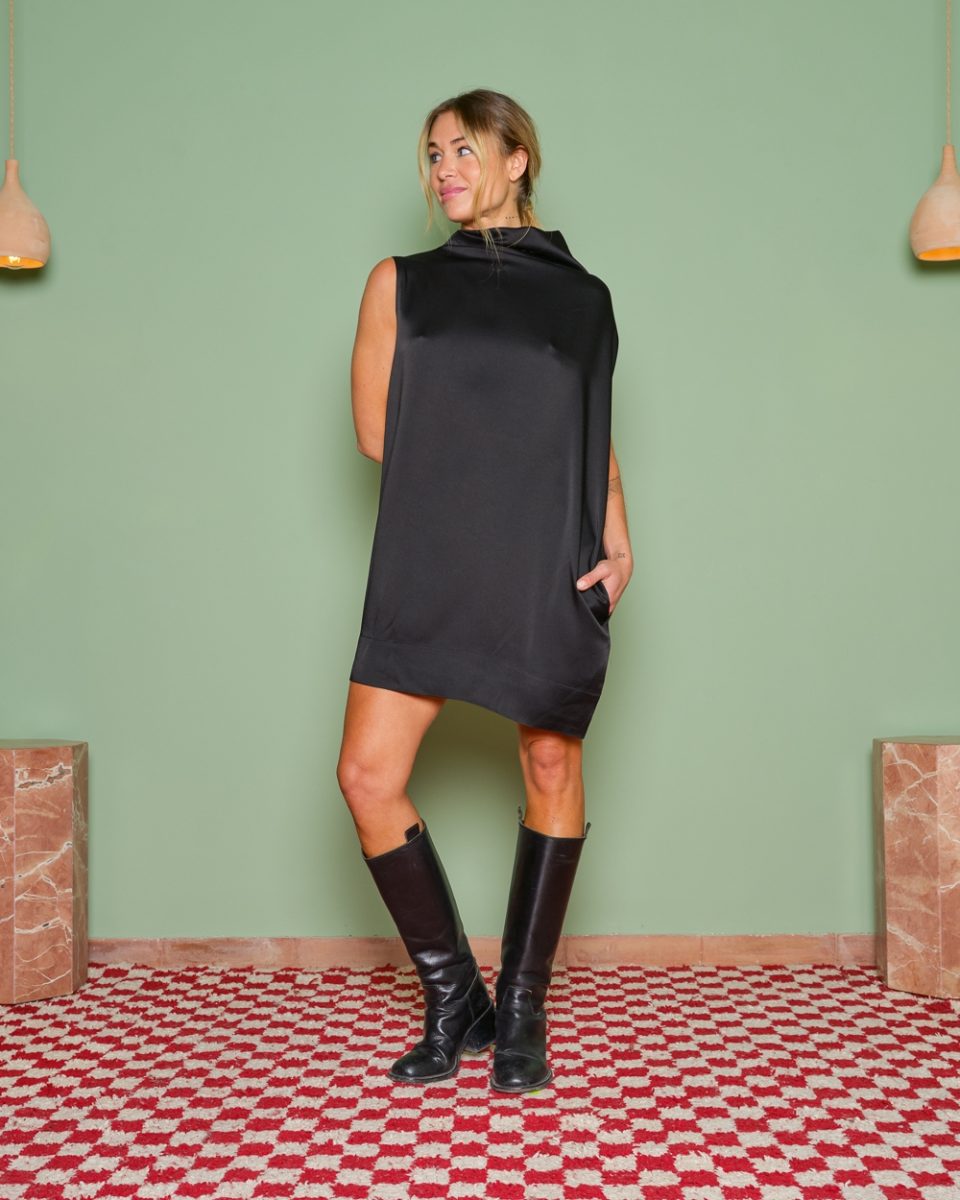 https://www.seamehappy.be/wp-content/uploads/2025/07/Sea-Me-Happy-Christmas-Miso-Dress-Short-black-front-7944-960x1200.jpg
