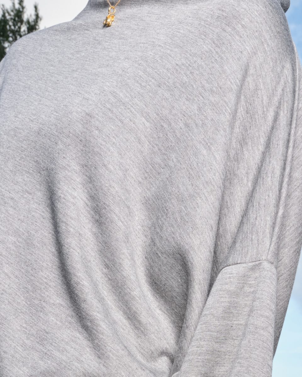 https://www.seamehappy.be/wp-content/uploads/2025/07/Sea-Me-Happy-Miso-Top-Longsleeve-Jersey-grey-melange-detail-7612-960x1200.jpg