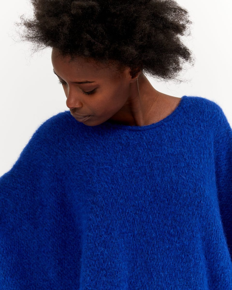 https://www.seamehappy.be/wp-content/uploads/2025/07/Sea-Me-Happy-Suri-Top-cobalt-closeup-fabric2-2661-960x1200.jpg