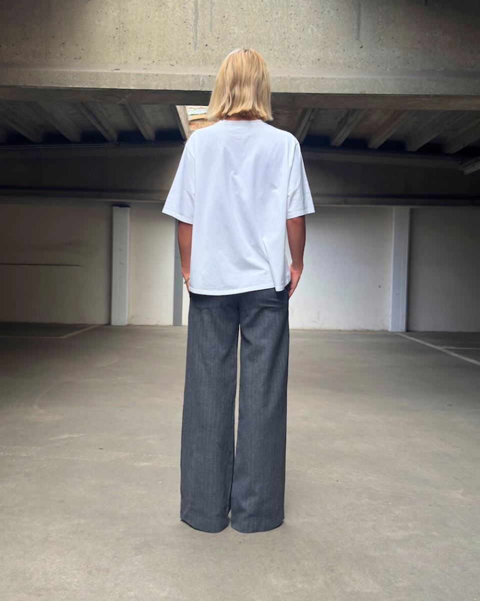 https://www.seamehappy.be/wp-content/uploads/2025/08/Sea-Me-Happy-Woody-Pants-Flanel-Wool-Pin-Striped-back-9711-960x1200.png