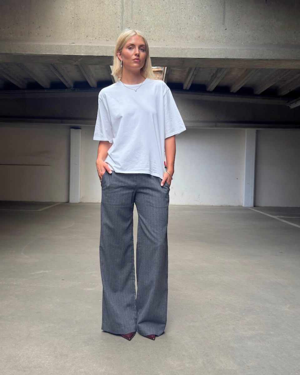 https://www.seamehappy.be/wp-content/uploads/2025/08/Sea-Me-Happy-Woody-Pants-Flanel-Wool-Pin-Striped-front-9710-960x1200.png