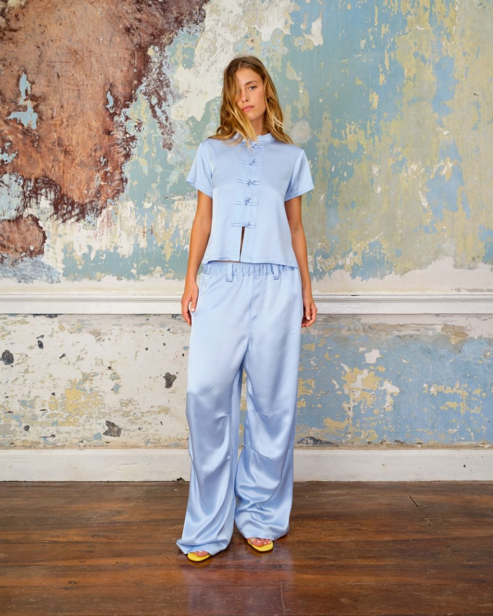 https://www.seamehappy.be/wp-content/uploads/2026/01/Sea-Me-Happy-Lotus-Top-Satin-Crepe-light-blue-front-9197-960x1200.jpg